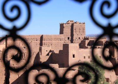 ouarzazat-kasbah-taourirt-vue-fenetre