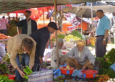 Taroudant-Souk du dimanche-Bassine pour pesée