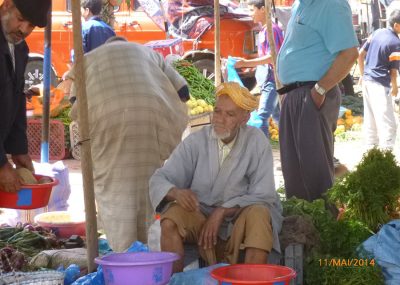 Taroudant-Souk du dimanche-Le vendeur et sa balance