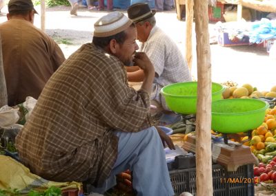 Taroudant-Souk du dimanche-Vendeur de légumes