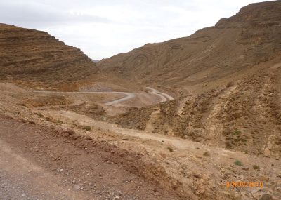 foum-zguid-a-tazenacht-piste-plissement-terrain-sedimentaire