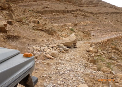 Mercedes classe G_foum zguid à tazenacht par la piste-le rocher éboulé de 2 tonnes nous barre la route